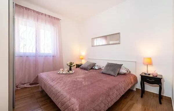 Holiday home Kuca Za Odmor Marija Villa Policnik